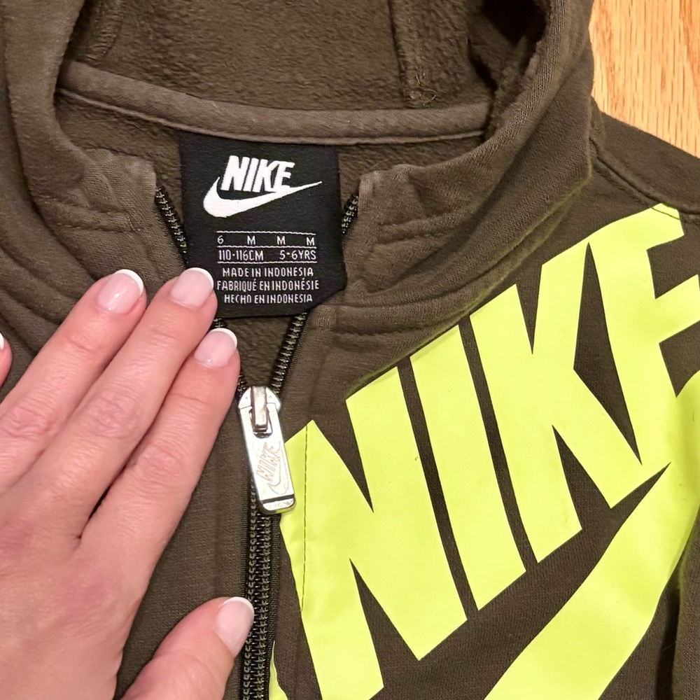 ✨ NIKE ✨ Little Boy’s Camo Set Joggers And Zip Up Hoodie Sweatshirt Sz M 5-6yrs - Picture 5 of 10